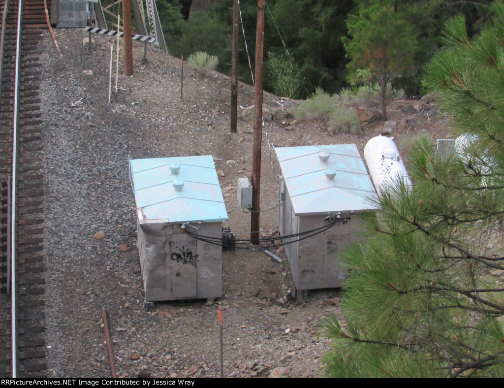 WP green visible on the electrical boxes at Keddie